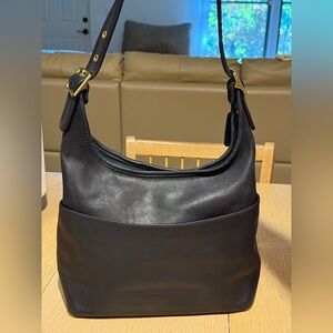 Elegant Coach 9058 Black Leather Shoulder Bag
